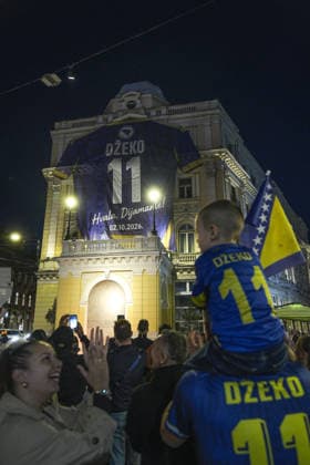Bosnian football player Edin Dzeko retire from national team, Nationalteam SARAJEVO, BOSNIA AND HERZEGOVINA - OCTOBER 1: A giant national team jersey bearing the name and number of Bosnia and Herzegovina captain Edin Dzeko is displayed in Sarajevo ahead of the legendary striker s farewell match for the national team in Sarajevo, Bosnia and Herzegovina on October 1, 2026. Samir Jordamovic Anadolu Sarajevo Bosnia and Herzegovina. Editorial use only. Please get in touch for any other usage.  Copyright: x2026xAnadoluxSamirxJordamovicx