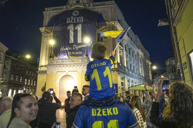 Bosnian football player Edin Dzeko retire from national team, Nationalteam SARAJEVO, BOSNIA AND HERZEGOVINA - OCTOBER 1: A giant national team jersey bearing the name and number of Bosnia and Herzegovina captain Edin Dzeko is displayed in Sarajevo ahead of the legendary striker s farewell match for the national team in Sarajevo, Bosnia and Herzegovina on October 1, 2026. Samir Jordamovic Anadolu Sarajevo Bosnia and Herzegovina. Editorial use only. Please get in touch for any other usage.  Copyright: x2026xAnadoluxSamirxJordamovicx