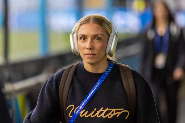 RECORD DATE NOT STATED 1st October 2026; Joie Stadium, Manchester, England; UEFA Womens Champions League Football, Manchester City versus Real Madrid; Elisa Senb of Real Madrid Femenino arrives at the stadium TimxWilliams
