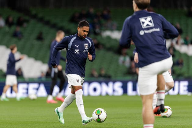 SOCCER - NL, IRL vs AUT DUBLIN,IRELAND,01.OCT.26 - SOCCER - UEFA Nations League, OEFB international match, Länderspiel, Nationalmannschaft Ireland vs Austria. Image shows Phillipp Mwene (AUT) during warm-up.  GEPAxpictures xArminxRauthner