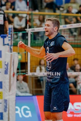 VOLLEYBALL - Coppa Pallavolo Senza Confini HARTBERG,AUSTRIA,01.OCT.26 - VOLLEYBALL - Coppa Pallavolo Senza Confini, VfB Friedrichshafen vs ACH Volley Ljubljana. Image shows Joris Berkhout (Friedrichshafen). GEPAxpictures xRomanxKoenigshofer