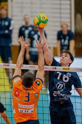 VOLLEYBALL - Coppa Pallavolo Senza Confini HARTBERG,AUSTRIA,01.OCT.26 - VOLLEYBALL - Coppa Pallavolo Senza Confini, VfB Friedrichshafen vs ACH Volley Ljubljana. Image shows Simon Kohn (Friedrichshafen). GEPAxpictures xRomanxKoenigshofer