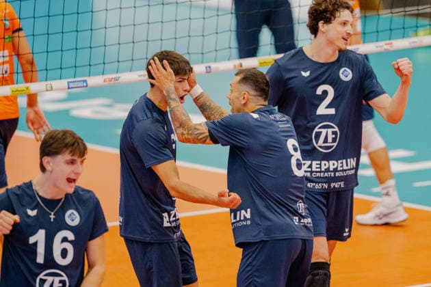 VOLLEYBALL - Coppa Pallavolo Senza Confini HARTBERG,AUSTRIA,01.OCT.26 - VOLLEYBALL - Coppa Pallavolo Senza Confini, VfB Friedrichshafen vs ACH Volley Ljubljana. Image shows the rejoicing of Friedrichshafen. GEPAxpictures xRomanxKoenigshofer