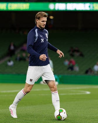 SOCCER - NL, IRL vs AUT DUBLIN,IRELAND,01.OCT.26 - SOCCER - UEFA Nations League, OEFB international match, Länderspiel, Nationalmannschaft Ireland vs Austria. Image shows Stefan Posch (AUT) during warm-up.  GEPAxpictures xArminxRauthner