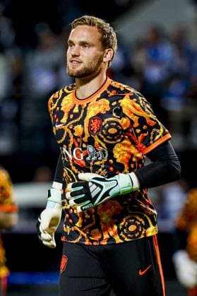 THESSALONIKI - Netherlands goalkeeper Bart Verbruggen warms up ahead of the UEFA Nations League match between Greece and the Netherlands at the Toumba Stadium on October 1, 2026, in Thessaloniki, Greece. MARCEL TER BALS ANP UEFA Nations League 2026 27 xVIxANPxSportx xMarcelxterxBalsxIVx 571082082 originalFilename: 571082082