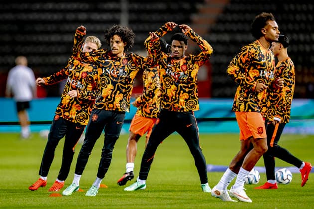 THESSALONIKI: Netherlands midfielder Gjivai Zechiël and Netherlands defender Jorrel Hato during the UEFA Nations League match between Greece and the Netherlands at Toumba Stadium on October 1, 2026, in Thessaloniki, Greece. Photo by DeFodi Images