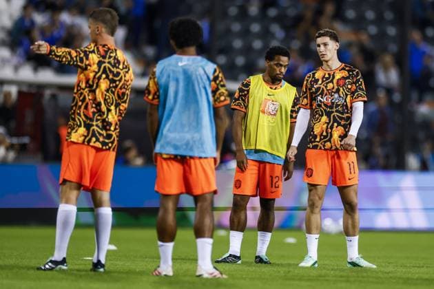 THESSALONIKI - JurriÃ«n Timber of the Netherlands, Ruben van Bommel of the Netherlands (mr) during the warm-up at the UEFA Nations League match between Greece and the Netherlands at Toumba Stadium on 1 October 2026 in Greece. KOEN VAN WEEL ANP xVIxANPxSportx xxANPxIVx 571082763 originalFilename: 571082763