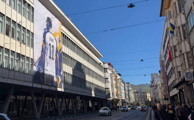 Bosnian football player Edin Dzeko retire from national team, Nationalteam SARAJEVO, BOSNIA AND HERZEGOVINA - OCTOBER 1: A view of massive banners of Bosnian football player Edin Dzeko wearing his number 11 Bosnia and Herzegovina jersey on Marshal Tito Street after announcing his retirement from national team with tomorrow s match against Sweden, in Sarajevo, Bosnia and Herzegovina on October 01, 2026. Denis Zuberi Anadolu Sarajevo Bosnia and Herzegovina. Editorial use only. Please get in touch for any other usage.  Copyright: x2026xAnadoluxDenisxZuberix