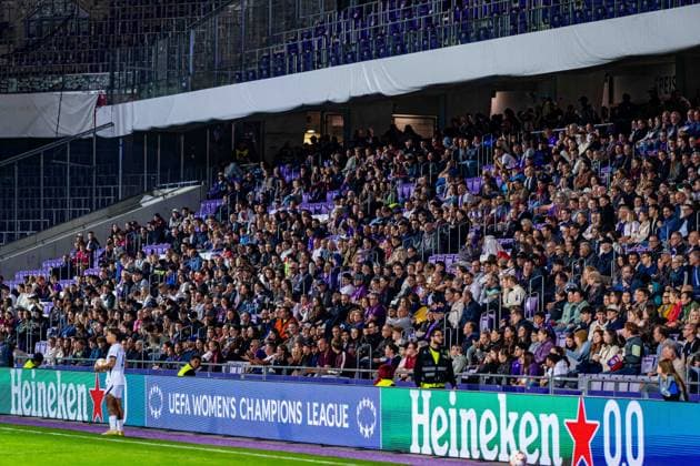 SOCCER - WCL, A.Wien vs Inter VIENNA,AUSTRIA,01.OCT.26 - SOCCER - UEFA Women s Champions League, FK Austria Wien vs FC Internationale Milano. Image shows the fans of FK Austria Wien in the stands.  GEPAxpictures xKevinxHackner