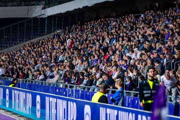 SOCCER - WCL, A.Wien vs Inter VIENNA,AUSTRIA,01.OCT.26 - SOCCER - UEFA Women s Champions League, FK Austria Wien vs FC Internationale Milano. Image shows the fans of FK Austria Wien in the stands.  GEPAxpictures xKevinxHackner