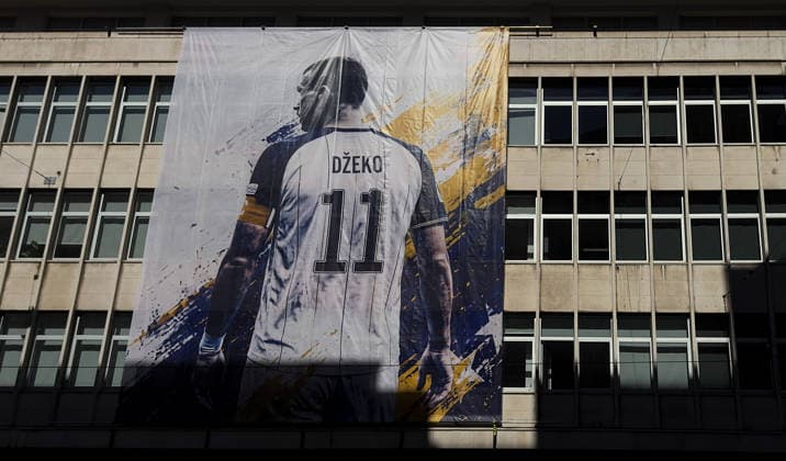 Bosnian football player Edin Dzeko retire from national team, Nationalteam SARAJEVO, BOSNIA AND HERZEGOVINA - OCTOBER 1: A view of massive banners of Bosnian football player Edin Dzeko wearing his number 11 Bosnia and Herzegovina jersey on Marshal Tito Street after announcing his retirement from national team with tomorrow s match against Sweden, in Sarajevo, Bosnia and Herzegovina on October 01, 2026. Denis Zuberi Anadolu Sarajevo Bosnia and Herzegovina. Editorial use only. Please get in touch for any other usage.  Copyright: x2026xAnadoluxDenisxZuberix