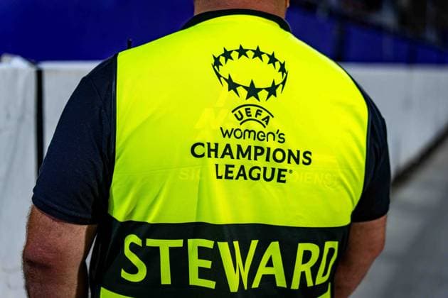 SOCCER - WCL, A.Wien vs Inter VIENNA,AUSTRIA,01.OCT.26 - SOCCER - UEFA Women s Champions League, FK Austria Wien vs FC Internationale Milano. Image shows a steward of the UEFA Women s Champions League. Keyword: security  GEPAxpictures xKevinxHackner