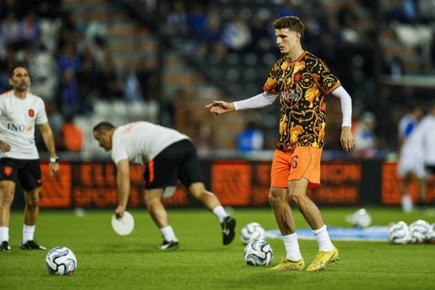 THESSALONIKI - Guus Til of the Netherlands during the warm-up at the UEFA Nations League match between Greece and the Netherlands at Toumba Stadium on October 1, 2026, in Greece. KOEN VAN WEEL ANP xVIxANPxSportx xxANPxIVx 571083135 originalFilename: 571083135