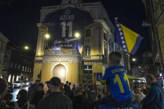Bosnian football player Edin Dzeko retire from national team, Nationalteam SARAJEVO, BOSNIA AND HERZEGOVINA - OCTOBER 1: A giant national team jersey bearing the name and number of Bosnia and Herzegovina captain Edin Dzeko is displayed in Sarajevo ahead of the legendary striker s farewell match for the national team in Sarajevo, Bosnia and Herzegovina on October 1, 2026. Samir Jordamovic Anadolu Sarajevo Bosnia and Herzegovina. Editorial use only. Please get in touch for any other usage.  Copyright: x2026xAnadoluxSamirxJordamovicx