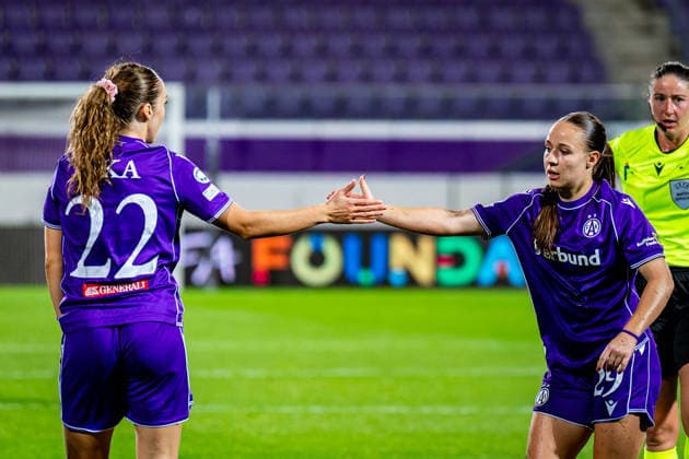 SOCCER - WCL, A.Wien vs Inter VIENNA,AUSTRIA,01.OCT.26 - SOCCER - UEFA Women s Champions League, FK Austria Wien vs FC Internationale Milano. Image shows the rejoicing of Modesta Uka and Valentina Poetzl (A.Wien).  GEPAxpictures xKevinxHackner
