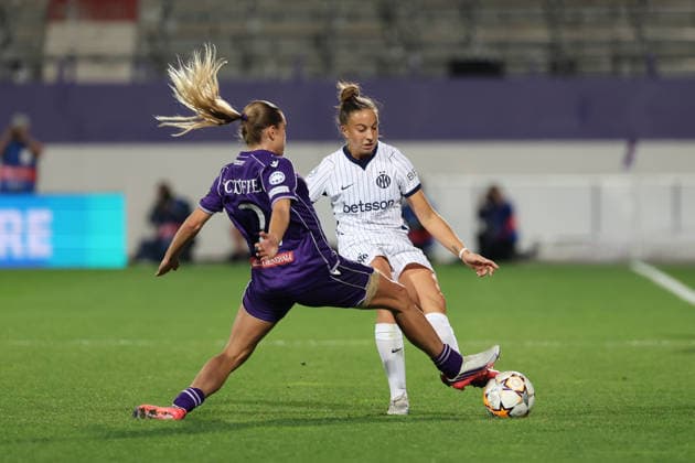 FK Austria Wien v FC Internazionale Milano - UEFA Women s Champions League 26 27 MD2 Louise Schoffel of FK Austria Wien in action with Haley Bugeja of FC Internazionale Milano during the UEFA Women s Champions League Matchday 2 match between FK Austria Wien and FC Internazionale Milano at Franz-Horr-Stadion on October 1, 2026 in Vienna, Austria. Vienna Franz-Horr-Stadion Austria Copyright: xYigitxOerme PSxImagesxYigitxOerme PSxImagesx
