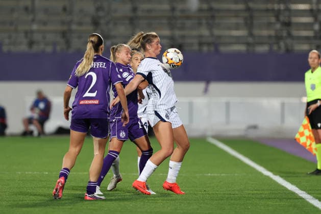FK Austria Wien v FC Internazionale Milano - UEFA Women s Champions League 26 27 MD2 Louise Schoffel of FK Austria Wien in action with Haley Bugeja of FC Internazionale Milano during the UEFA Women s Champions League Matchday 2 match between FK Austria Wien and FC Internazionale Milano at Franz-Horr-Stadion on October 1, 2026 in Vienna, Austria. Vienna Franz-Horr-Stadion Austria Copyright: xYigitxOerme PSxImagesxYigitxOerme PSxImagesx