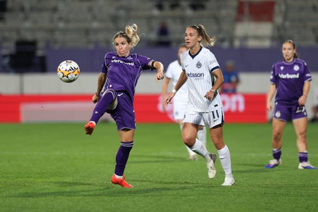 FK Austria Wien v FC Internazionale Milano - UEFA Women s Champions League 26 27 MD2 Louise Schoffel of FK Austria Wien in action with Clarisse Le Bihan of FC Internazionale Milano during the UEFA Women s Champions League Matchday 2 match between FK Austria Wien and FC Internazionale Milano at Franz-Horr-Stadion on October 1, 2026 in Vienna, Austria. Vienna Franz-Horr-Stadion Austria Copyright: xYigitxOerme PSxImagesxYigitxOerme PSxImagesx
