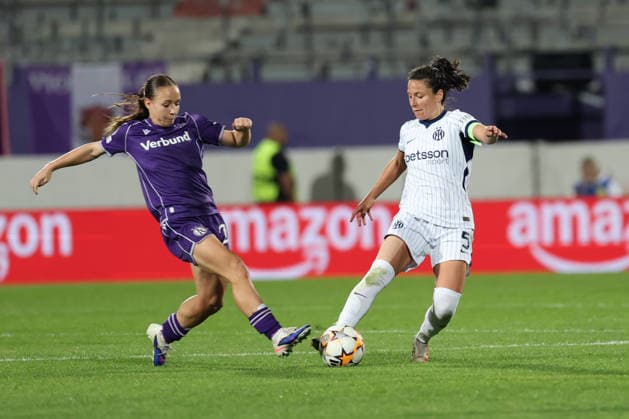 FK Austria Wien v FC Internazionale Milano - UEFA Women s Champions League 26 27 MD2 Ivana Andres Sanz of FC Internazionale Milano in action with Louise Schoffel of FK Austria Wien during the UEFA Women s Champions League Matchday 2 match between FK Austria Wien and FC Internazionale Milano at Franz-Horr-Stadion on October 1, 2026 in Vienna, Austria. Vienna Franz-Horr-Stadion Austria Copyright: xYigitxOerme PSxImagesxYigitxOerme PSxImagesx