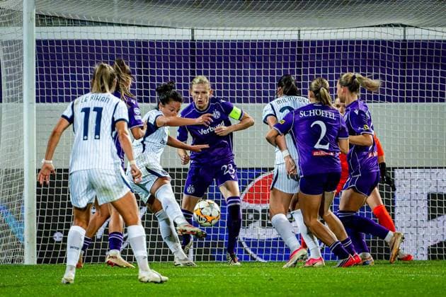 SOCCER - WCL, A.Wien vs Inter VIENNA,AUSTRIA,01.OCT.26 - SOCCER - UEFA Women s Champions League, FK Austria Wien vs FC Internationale Milano. Image shows Ivana Andres Sanz (Inter) scoring a goal in the final minute and Carina Wenninger (A.Wien). GEPAxpictures xKevinxHackner