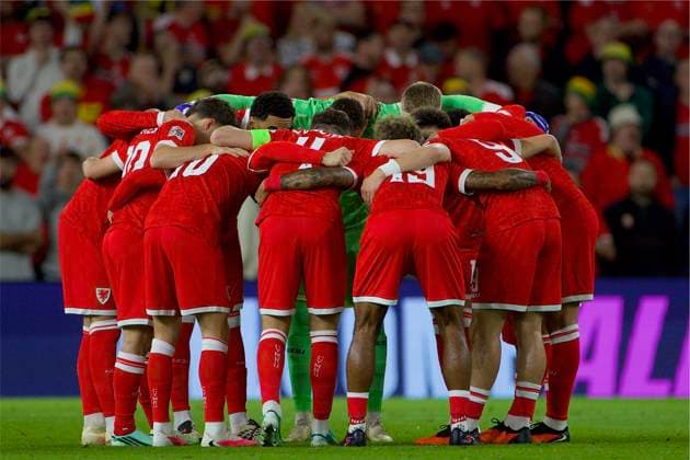 RECORD DATE NOT STATED Football - UEFA Nations League - Group A4 - Wales v Norway CARDIFF, WALES - Thursday, October 1, 2026: Wales players in a pre-match huddle before the UEFA Nations League Group A4 Matchday 3 match between Wales and Norway at the Cardiff City Stadium. (Photo by David Rawcliffe Propaganda) CARDIFF Cardiff City Stadium CARDIFF WALES Copyright: xDavidxRawcliffex 2026-10-01-Wales_v_Norway-013