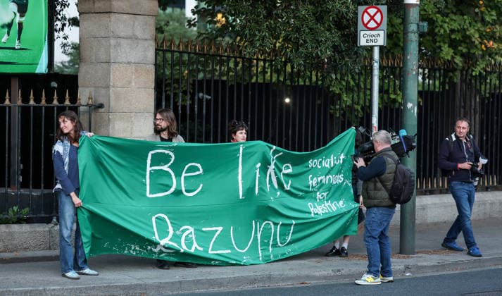 UEFA Nations League Group Stage, Aviva Stadium, Dublin 1 10 2026 Republic of Ireland vs Austria Protestors with a sign referencing Gavin Bazunu Protestors with a sign referencing Gavin Bazunu 1 10 2026 Copyright: xx NE1L4173