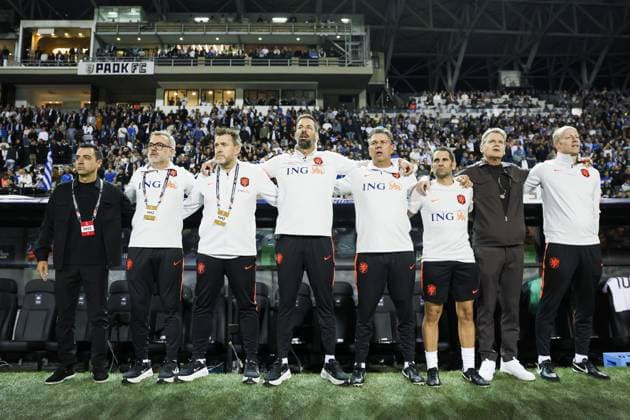 THESSALONIKI - Netherlands coach Xavi Hernandez and technical staff during the UEFA Nations League match between Greece and the Netherlands at Toumba Stadium on October 1, 2026, in Greece. KOEN VAN WEEL ANP xVIxANPxSportx xxANPxIVx 571087464 originalFilename: 571087464