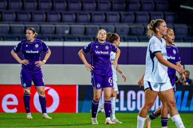 SOCCER - WCL, A.Wien vs Inter VIENNA,AUSTRIA,01.OCT.26 - SOCCER - UEFA Women s Champions League, FK Austria Wien vs FC Internationale Milano. Image shows the disappointment of Katharina Schiechtl and Lotta Cordes (A.Wien). GEPAxpictures xKevinxHackner