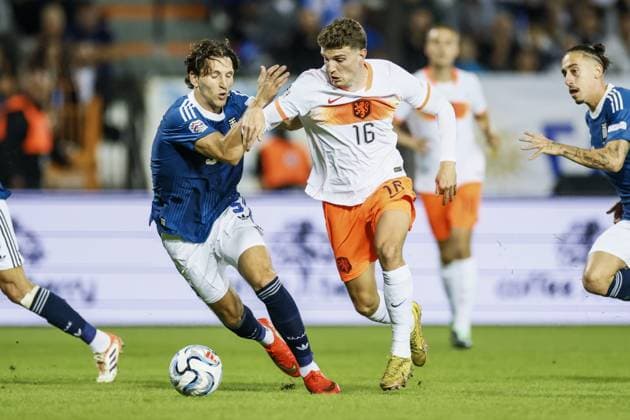 THESSALONIKI - Panagiotis Retsos of Greece, Guus Til of the Netherlands (lr) during the UEFA Nations League match between Greece and the Netherlands at Toumba Stadium on 1 October 2026 in Greece. KOEN VAN WEEL ANP xVIxANPxSportx xxANPxIVx 571087810 originalFilename: 571087810