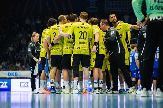 Last substitution: Julien Sproessig (TVB Stuttgart), 20; Kai Haefner (TVB Stuttgart), 34; Malte Donker, TVB Stuttgart, 39, Misha Kaufmann, TVB Stuttgart, Coach, Dario Sanz de Nicolas, TVB Stuttgart, 10, Philipp Ahouansou, TVB Stuttgart, 05 GER, ThSV Eisenach vs. TVB Stuttgart, 1st Opel Handball Bundesliga, Handball, Matchday 7, 2026–2027 season, 7:00 p.m., October 1, 2026 GER, ThSV Eisenach vs. TVB Stuttgart, 1st Opel Handball Bundesliga, Handball, Matchday 7, 2026–2027 season, 7:00 p.m., October 1, 2026 Eisenach Copyright: xMartinxHerbstx