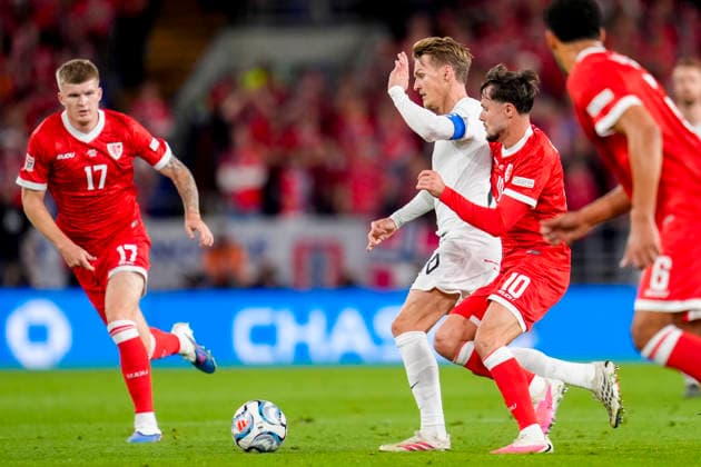Soccer, Nations League: Wales vs. Norway, Nations League, Cardiff, Wales 20261001 Norway’s Martin Ødegaard in a duel with Wales’ Liam Cullen during the international soccer match between Wales and Norway in the Nations League at Cardiff City Stadium. Photo: Lise Aserud, NTB, Cardiff, Wales. EDITORIAL USE ONLY. RESTRICTED USE FOR BETTING COMPANIES  Copyright: xLisexAserudxx xNTBx