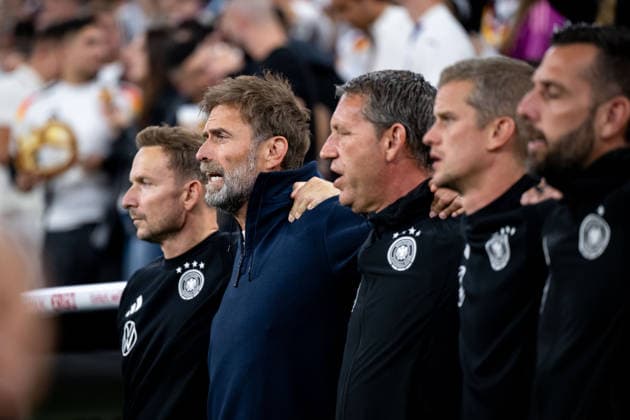 October 1, 2026, GER, Soccer, Men s, UEFA Nations League International Match, League A, Matchday 3, Germany vs. Serbia; Jürgen Klopp, Germany s national team coach, and his coaching staff during the national anthem at the Allianz Arena in Munich, Bavaria, Germany Copyright: xNordphoto Memmlerx