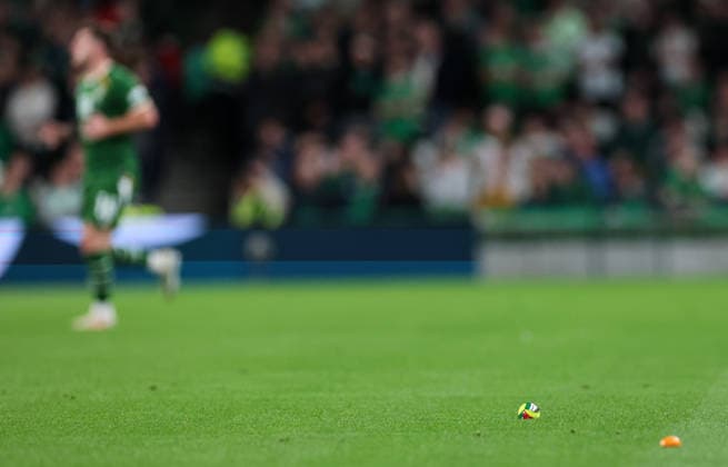 UEFA Nations League Group Stage, Aviva Stadium, Dublin 1 10 2026 Republic of Ireland vs Austria A view of tennis balls thrown onto the field by protestors A view of tennis balls thrown onto the field by protestors 1 10 2026 Copyright: xx RB1_8791