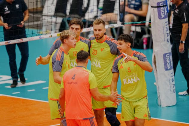 VOLLEYBALL - Coppa Pallavolo Senza Confini HARTBERG,AUSTRIA,01.OCT.26 - VOLLEYBALL - Coppa Pallavolo Senza Confini, TSV Hartberg vs Verona Volley. Image shows the rejoicing of Verona.  GEPAxpictures xRomanxKoenigshofer