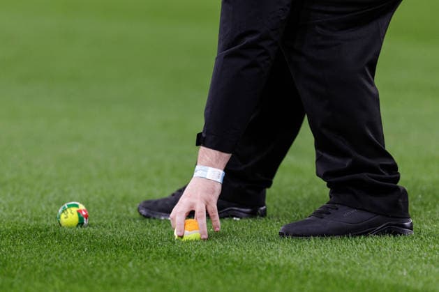 SOCCER - NL, IRL vs AUT DUBLIN,IRELAND,01.OCT.26 - SOCCER - UEFA Nations League, OEFB international match, Länderspiel, Nationalmannschaft Ireland vs Austria. Image shows tennis balls.  GEPAxpictures xArminxRauthner