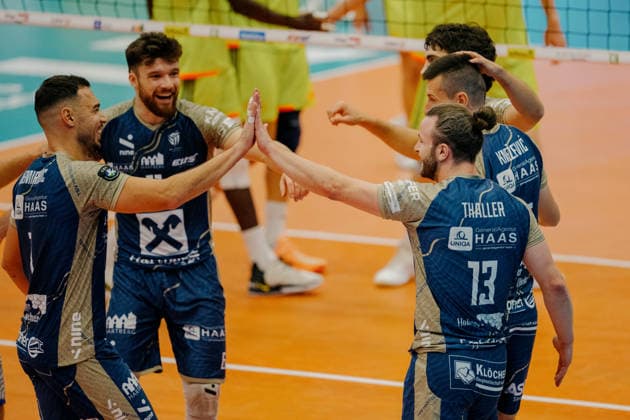 VOLLEYBALL - Coppa Pallavolo Senza Confini HARTBERG,AUSTRIA,01.OCT.26 - VOLLEYBALL - Coppa Pallavolo Senza Confini, TSV Hartberg vs Verona Volley. Image shows the rejoicing of Hartberg.  GEPAxpictures xRomanxKoenigshofer