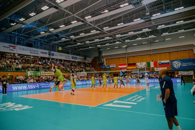 VOLLEYBALL - Coppa Pallavolo Senza Confini HARTBERG,AUSTRIA,01.OCT.26 - VOLLEYBALL - Coppa Pallavolo Senza Confini, TSV Hartberg vs Verona Volley. Image shows an overview of the Stadtwerke-Hartberg-Halle.  GEPAxpictures xRomanxKoenigshofer