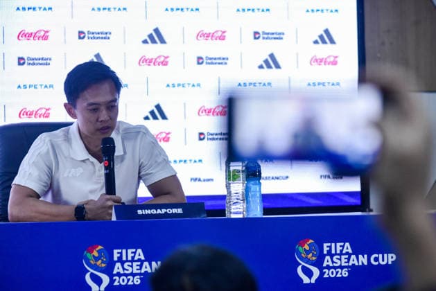 October 1, 2026, Bandung, West Java, Indonesia: GAVIN LEE head coach of the Singapore national team, Nationalteam spoke to the media at the post-match press conference, PK, Pressekonferenz after playing against the Malaysian national team the FIFA ASEAN Cup 2026 at Si Jalak Harupat Stadium in Bandung, Indonesia. Bandung Indonesia - ZUMAr272 0868348606st Copyright: xDimasxRachmatsyahx