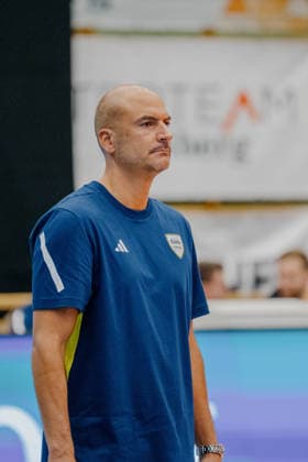 VOLLEYBALL - Coppa Pallavolo Senza Confini HARTBERG,AUSTRIA,01.OCT.26 - VOLLEYBALL - Coppa Pallavolo Senza Confini, TSV Hartberg vs Verona Volley. Image shows head coach Fabio Soli (Verona).  GEPAxpictures xRomanxKoenigshofer
