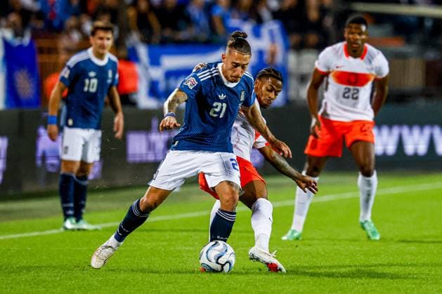 THESSALONIKI - Kostas Tsimikas of Greece battles for possession with Crysencio Summerville of the Netherlands during the UEFA Nations League match between Greece and the Netherlands at the Toumba Stadium on 1 October 2026 in Thessaloniki, Greece. MARCEL TER BALS ANP UEFA Nations League 2026 27 xVIxANPxSportx xMarcelxterxBalsxIVx 571091205 originalFilename: 571091205.jpg