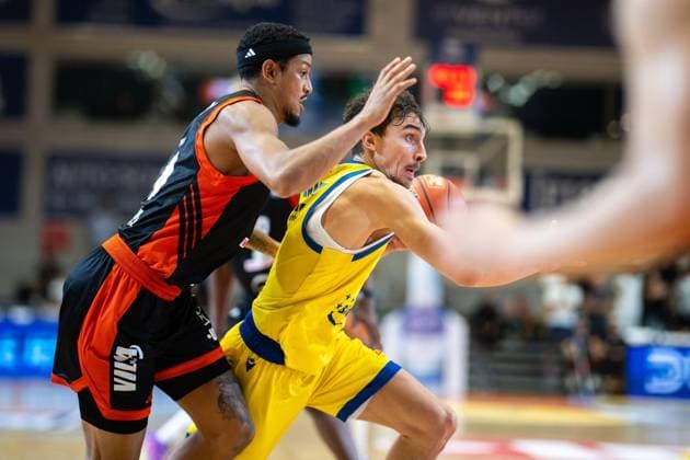 BASKETBALL EASYCREDIT BBL MATCHDAY 1 SCIENCE CITY JENA RASTA VECHTA ** FOR EDITORIAL PURPOSES ONLY ** EDITORIAL USE ONLY ** p 01 10 2026 Jena Basketball easyCredit BBL 1 Basketball Bundesliga 2026–2027 Season Matchday 1 Sparkassen Arena Science City Jena RASTA Vechta in the photo: Kristofer Krause 36 Science City Jena in a duel with Nelson Weidemann 30 RASTA Vechta Germany Thuringia Jena Copyright SaschaxFromm Copyright: SaschaxFromm doc87ufczayk2050v2ttxc ,EDITORIAL USE ONLY Copyright: SaschaxFromm