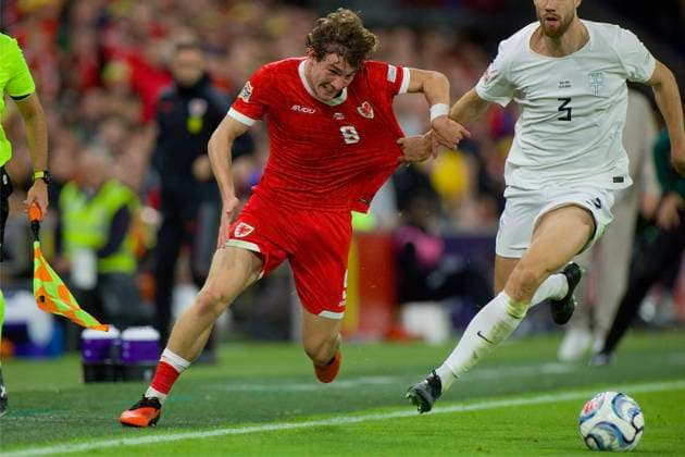 RECORD DATE NOT STATED Football - UEFA Nations League - Group A4 - Wales v Norway CARDIFF, WALES - Thursday, October 1, 2026: Wales Lewis Koumas has his shirt pulled in a challenge by Norway s Kristoffer Ajer during the UEFA Nations League Group A4 Matchday 3 match between Wales and Norway at the Cardiff City Stadium. (Photo by David Rawcliffe Propaganda) CARDIFF Cardiff City Stadium CARDIFF WALES  Copyright: xDavidxRawcliffex 2026-10-01-Wales_v_Norway-052