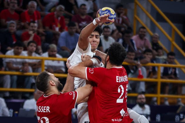 Zamalek V Al Ahly - 19th IHF Men s Club World Championship, WM, Weltmeisterschaft 2026 - Bronze Medal Match Youssef Ahmed, number 54 of Zamalek, competes for possession with Ibrahim Elmasry, number 24, and Yasser Saifelddeen, number 72, of Al Ahly during the bronze medal match of the 19th IHF Men s Club World Championship 2026 at the New Administrative Capital Covered Hall in Egypt on October 1, 2026. New Cairo -New Capital Egypt  Copyright: xAymanxArefx originalFilename:aref-notitle261001_npMBo.jpg