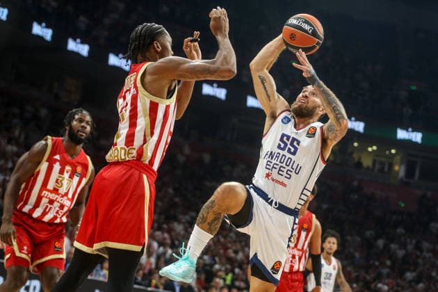 Crvena Zvezda v Anadolu Efes - EuroLeague BELGRADE, SERBIA - OCTOBER 1: Mike James (55) of Anadolu Efes in action during the EuroLeague basketball match between Crvena Zvezda and Anadolu Efes at Belgrade Arena in Belgrade, Serbia, on October 1, 2026. Filip Stevanovic Anadolu Belgrade Serbia. Editorial use only. Please get in touch for any other usage.  Copyright: x2026xAnadoluxFilipxStevanovicx