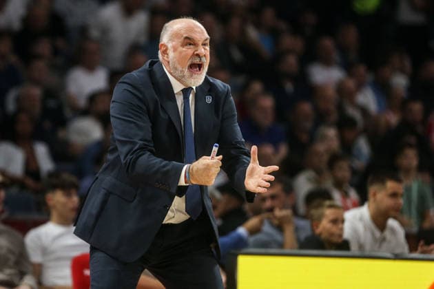 Crvena Zvezda v Anadolu Efes - EuroLeague BELGRADE, SERBIA - OCTOBER 1: Head coach of Anadolu Efes, Pablo Laso reacts during the EuroLeague basketball match between Crvena Zvezda and Anadolu Efes at Belgrade Arena in Belgrade, Serbia, on October 1, 2026. Filip Stevanovic Anadolu Belgrade Serbia. Editorial use only. Please get in touch for any other usage.  Copyright: x2026xAnadoluxFilipxStevanovicx