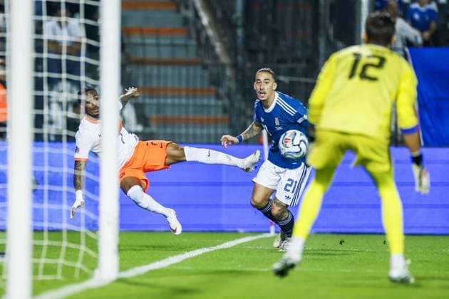 THESSALONIKI - Crysencio Summerville of the Netherlands, Kostas Tsimikas of Greece, goalkeeper Kostas Tzolakism of Greece (lr) during the UEFA Nations League match between Greece and the Netherlands at Toumba Stadium on 1 October 2026 in Greece. KOEN VAN WEEL ANP xVIxANPxSportx xxANPxIVx 571091891 originalFilename: 571091891
