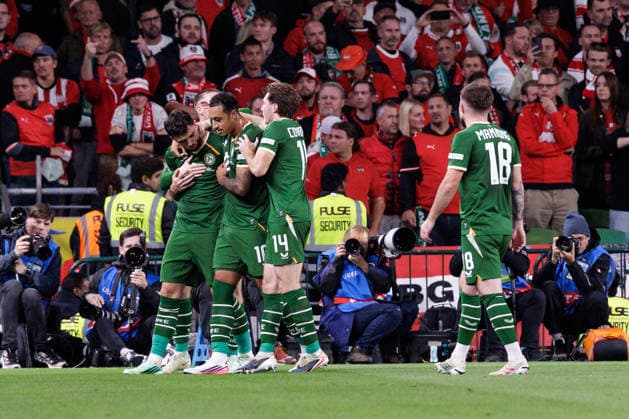 SOCCER - NL, IRL vs AUT DUBLIN,IRELAND,01.OCT.26 - SOCCER - UEFA Nations League, OEFB international match, Länderspiel, Nationalmannschaft Ireland vs Austria. Image shows the rejoicing of IRL with Troy Parrott (IRL).  GEPAxpictures xArminxRauthner