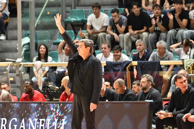 Virtus Bologna v Olympiacos Piraeus - Euroleague 2026 2027 Giorgios Bartzokas, head coach of Olympiacos Piraeus Basketball, during the EuroLeague Basketball Championship 2026 2027, Matchday 3 of the regular season game between Virtus Bologna and Olympiacos Piraeus at PalaDozza in Bologna, Italy, on October 1, 2026. Bologna Italy  Copyright: xRobertoxTommasinix originalFilename:tommasini-virtusbo261001_np18K.jpg