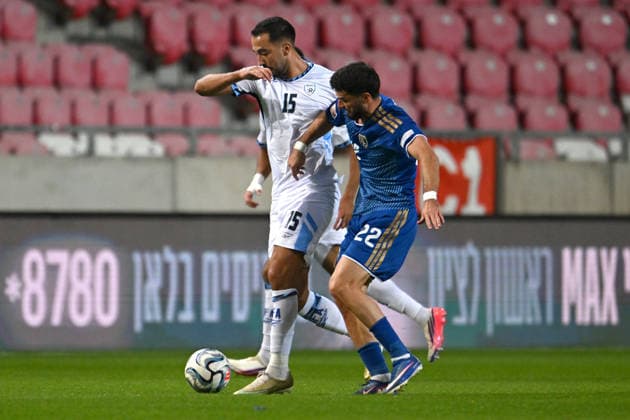 IPA89189844 - Eliel Peretz (Israel) against Muharrem Jashari (Kosovo) during the Nations League, Matchday 3, League B, Group B3, between Israel and Kosovo on October 1, 2026, at Nagyerdei Stadium in Debrecen, Hungary  Copyright: xVincenzoxOrlando IPAxSportx xx IPA89189844