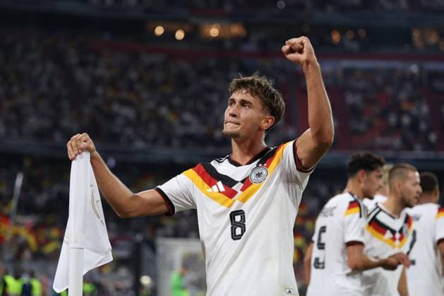 Tom Bischof celebrates Germany s 1-0 goal, Germany vs. Serbia, Soccer, UEFA Nations League, Matchday 3, October 1, 2026, Munich, Bavaria, Germany Copyright: xkolbert-press ChristianxKolbertx